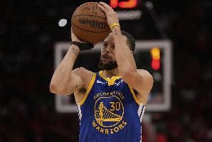 ewc世界杯直播-库里：不会说自己不关注进NBA得分榜前10 但争冠才是我坚持的原因